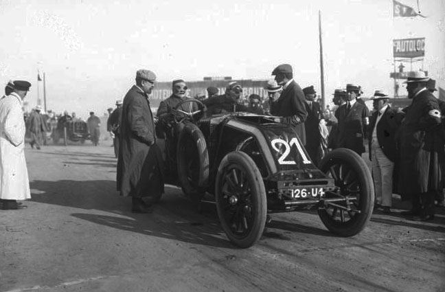 Course automobile à Bologne, 1908